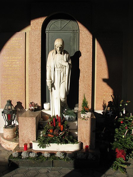 File:Westfriedhof Innsbruck Südlicher Teil 16.jpg