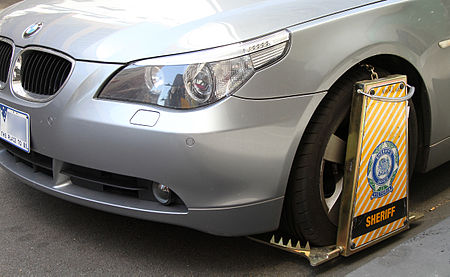 ไฟล์:Wheel_clamped_BMW5Series,_Little_Collins_St,_Melb,_19.10.2011,_jjron_crop.jpg