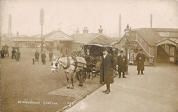 Wimbledon railway station in 1917