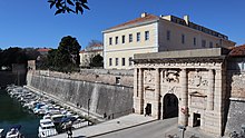 Das Landtor (Porta Terraferma) von 1543 und die Maritime High School