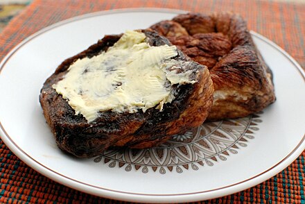 A Zeeuwse bolus with butter