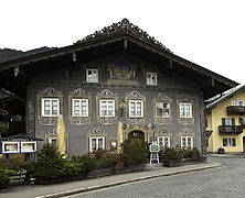 La restoracio Zum Husaren en Garmisch-Partenkirchen.