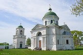 Дзвіниця та церква в Петрівському.jpg