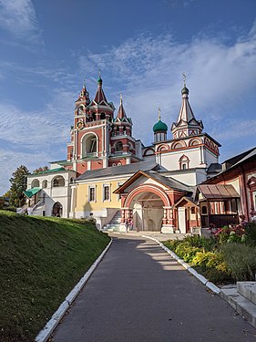 465. Колокольня (звонница) с церковью Сергия Радонежского, Саввино-Сторожевский монастырь, Звенигород Автор — Rommel-86