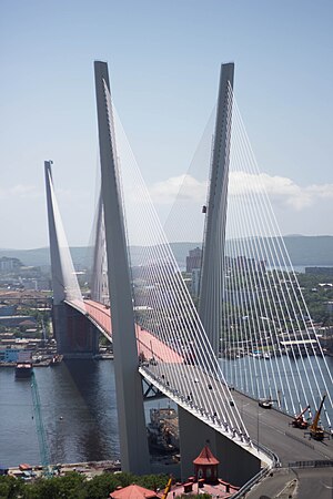 Мост через бухту Золотой Рог, июль 2012.jpg