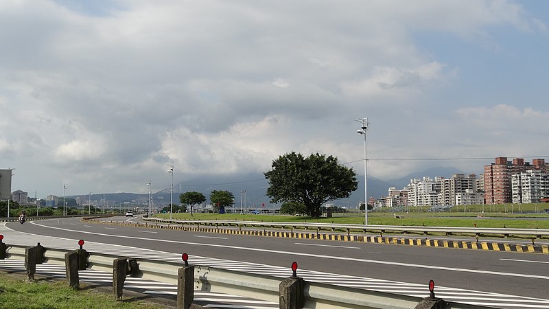 File:大臺北都會公園內。疏洪一路。 - panoramio.jpg