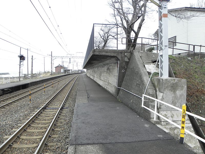 File:有間川駅 上りホーム - panoramio.jpg