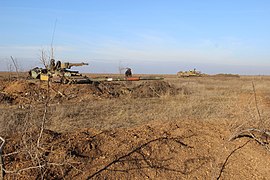 Deux T-64 en position de tir