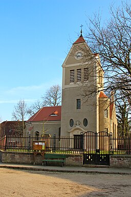 Die Evangelische Kirche in Piethen, Sachsen-Anhalt, gehört und dient einer reformierten Gemeinde der unierten Evangelischen Landeskirche Anhalts.