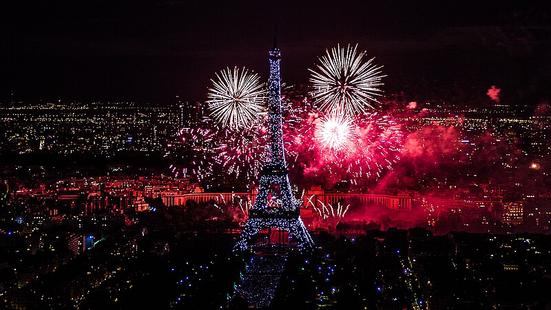 File:2012 Fireworks on Eiffel Tower 14.jpg