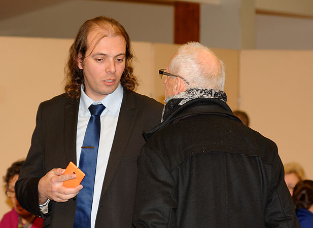 Éric Koeberlé, en discussion avec Yves Gaume, maire d'Essert.