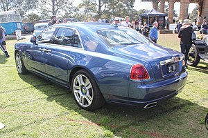 2015_Rolls-Royce_Ghost_(664S_Series_II_MY15)_sedan_(21446867083)