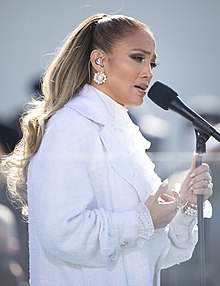 Si Jennifer Lopez sa inaugurasyon ni pres. Joe Biden noong 2021