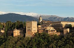 Alhambra v Granadě a Sierra Nevada