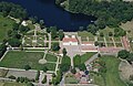 Vue aérienne du château et de ses jardins