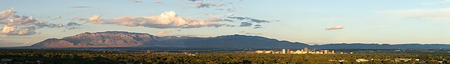 Quang cảnh thành phố Albuquerque, thủ phủ của tiểu bang New Mexico.