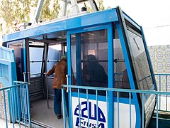 Une cabine dans la station aval du téléphérique d'El Madania.