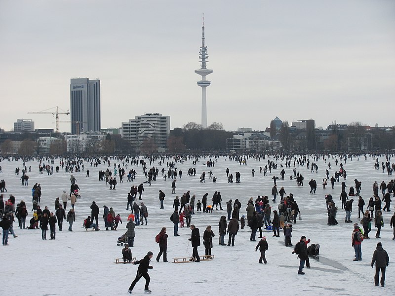 File:Alstereisvergnügen 11-02-2012 09.jpg