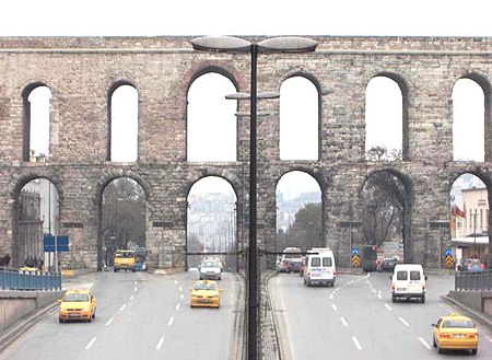 Aqueduct of Valens in Istanbul.jpg