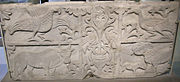 Antependi del segle viii o IX amb elements vegetals, animals i simbòlics, entre aquests un tetramorf amb sant Mateu representat per un paó.