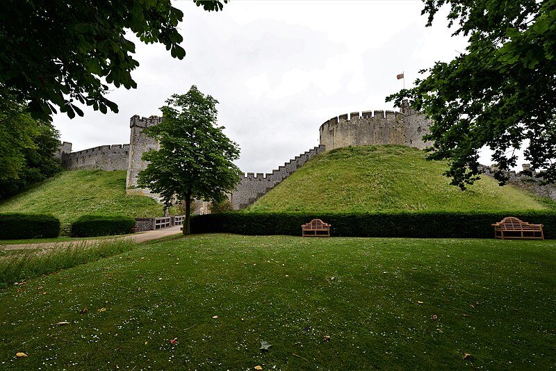 File:Arundel Castle Keep and Bevis Tower - geograph.org.uk - 5815580.jpg