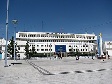 Арвайхээр. Арвайхээр Монголия. Администрация Монголии здание. Монголия Арвайхээр в ч 52757. Отели Арвайхээр.