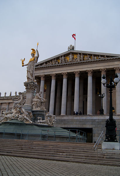 File:Atine statue and Austrian Parliament (8441080631).jpg