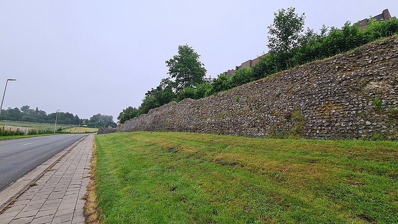 File:Atuatuca Tungrorum - modern Tongres - Roman Walls (51234707005).jpg