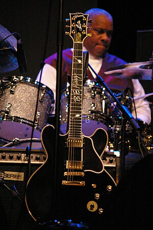 B.B. King, Lucille, 2009-07-17.jpg