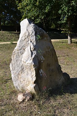 Havainnollinen kuva musiikkikoulun Menhir-artikkelista