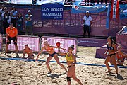 Deutsch: Beachhandball bei den Olympischen Jugendspielen 2018; Tag 3, 10. Oktober 2018; Mädchen, Vorrunde, Gruppe B - Niederlande-Argentinien 2:0 English: Beach handball at the 2018 Summer Youth Olympics at 10 October 2018 – Girls Preliminary Round Group B‎ – Netherlands-Argentina 2:0