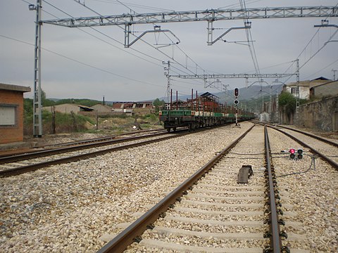 Español: estación de Bembibre (El Bierzo, provincia de León, Castilla y León). Català: Estació de Bembibre (El Bierzo, província de Lleó, Castella i Lleó). Galego: Estación de Bembibre (O Bierzo, Provincia de León, Castela e León).