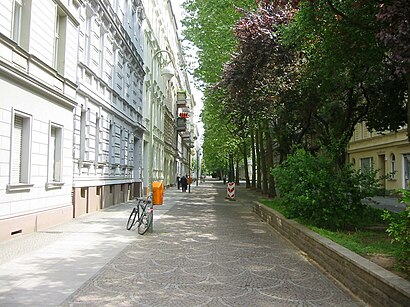 So kommt man zu der Nollendorfstraße mit den Öffentlichen - Mehr zum Ort Hier