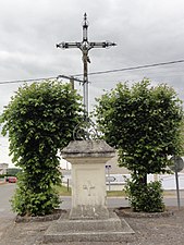 Bichancourt (Aisne) crouix de chemin.JPG