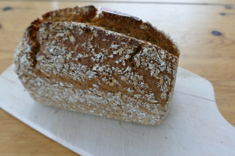 File:Brown bread made with dinkel wheat and millet 01.jpg