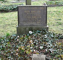 Bruch's grave, at the Old St. Matthäus churchyard at Berlin-Schöneberg