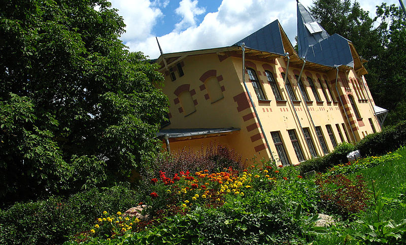 File:Building of agricultural collage in Lužasna - panoramio - Andrej Kuźniečyk.jpg