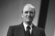 Karl Carstens 1914-1992 Bundesarchiv B 145 Bild-F054633-0020, Ludwigshafen, CDU-Bundesparteitag, Carstens.jpg