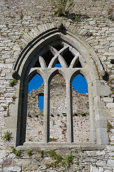 File:Cahir Priory of St. Mary Choir East Window 2012 09 05.jpg