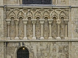 Фрагмент стены Кентерберийского собора