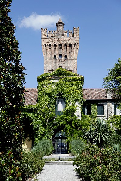 File:Castello-di-San-Pelagio-01.jpg