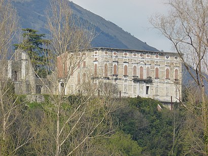 Come arrivare a Castello Di Polcenigo con i mezzi pubblici - Informazioni sul luogo