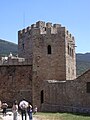 Torre de la Reina (delante) y torre del homenaje (detrás) del castillo de Loarre, Huesca.