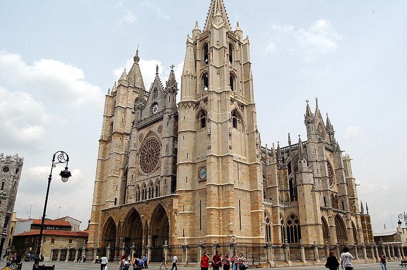 File:Catedral de León vista clásica.jpg