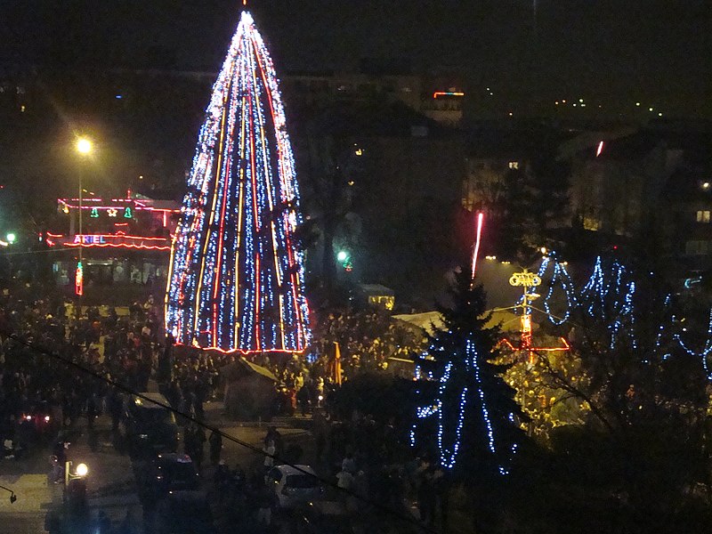 File:Centru, Râmnicu Vâlcea, Romania - panoramio (7).jpg