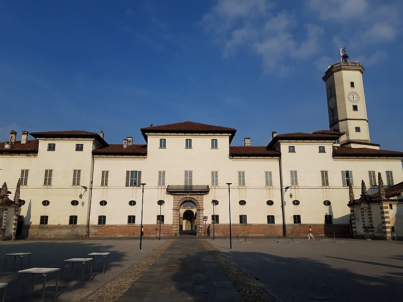 File:Cesano Maderno - Palazzo Arese Borromeo - facciata.jpg