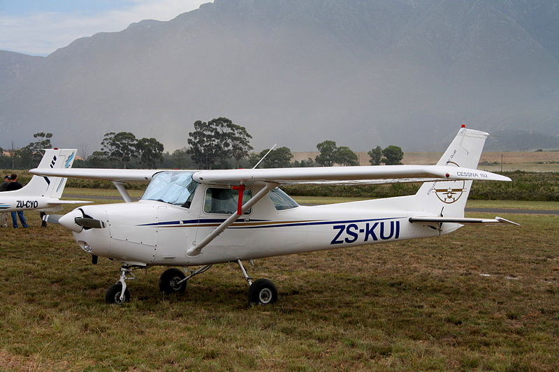 File:Cessna 152 ZS-KUI (6779697608).jpg