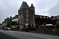 Le second château et sa tour carrée.