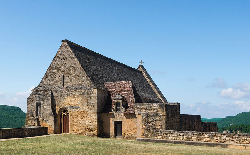 File:Chapel château Beynac.jpg