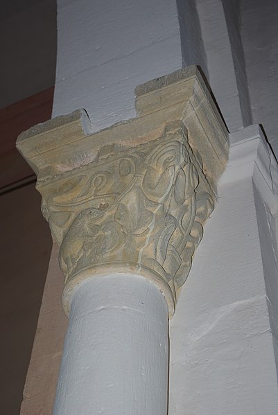 File:Chapiteau dans l'église de Péronne (71) - 2.JPG